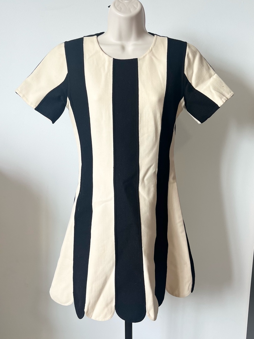 Marc Jacobs Spring 2013 Mod Striped Short Sleeve Dress Scalloped Hem Wool Size 2